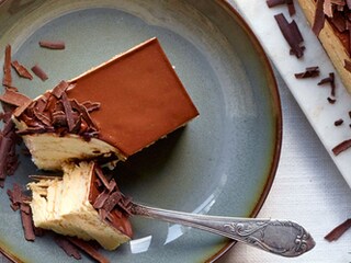 Javanais met crème au beurre van koffie en chocoladeganache