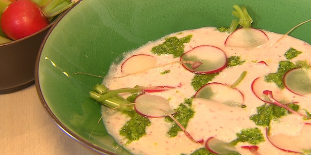 Radijzensoep met pesto van radijzentopjes