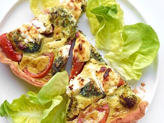 Bioquiche met broccoli en geitenkaas