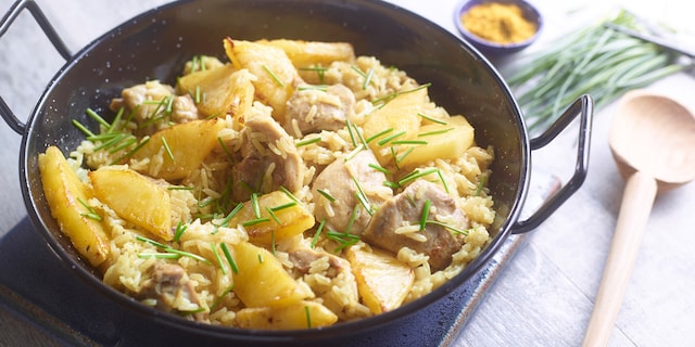 Pilav van kip met ananas