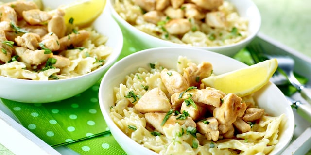 Farfalle au poulet et sauce à l’estragon