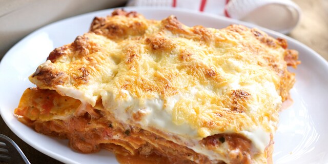 Lasagne bolognaise met basilicum