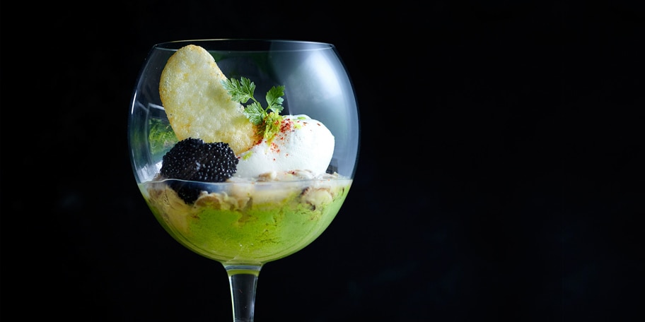 Tartare d'huîtres, coulis d'épinards et cresson, espuma au gin