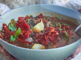 Linzensoep met groenten en chorizo