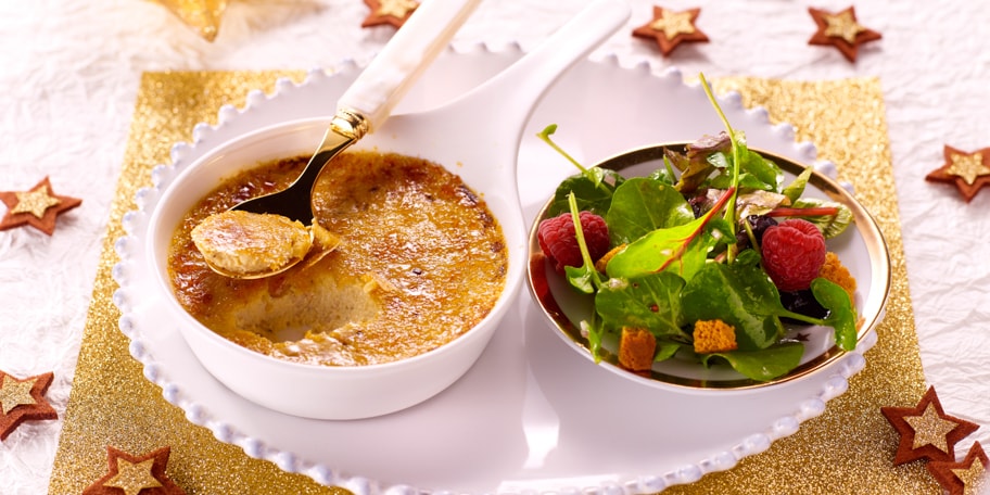 Crème brûlée au foie gras et salade au pain d’épices et aux framboises