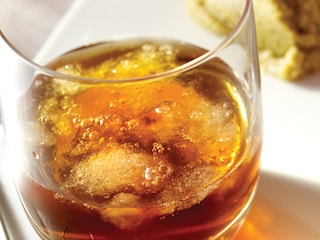 Sherry met rode martini en angostura