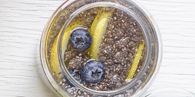 Eau aromatisée aux graines de chia, myrtilles et citron