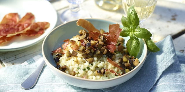 Risotto aux aubergines et au jambon croustillant