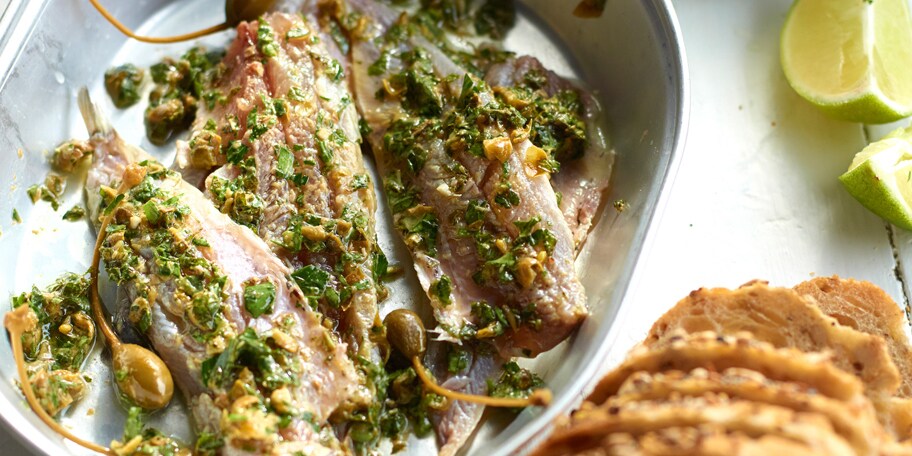 Crostini met sardienfilets en salsa verde