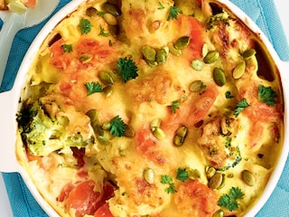 Groentegratin met kaas en pompoenpitten