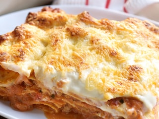 Lasagne bolognaise met basilicum