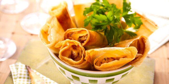 Knapperige hoorntjes met geitenkaas en cantharellen