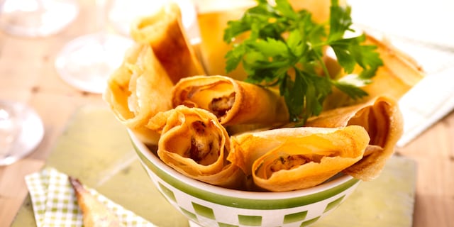 Knapperige hoorntjes met geitenkaas en cantharellen