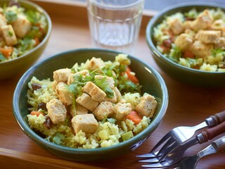 Pilav met groentjes, rozijnen en stukjes Quorn