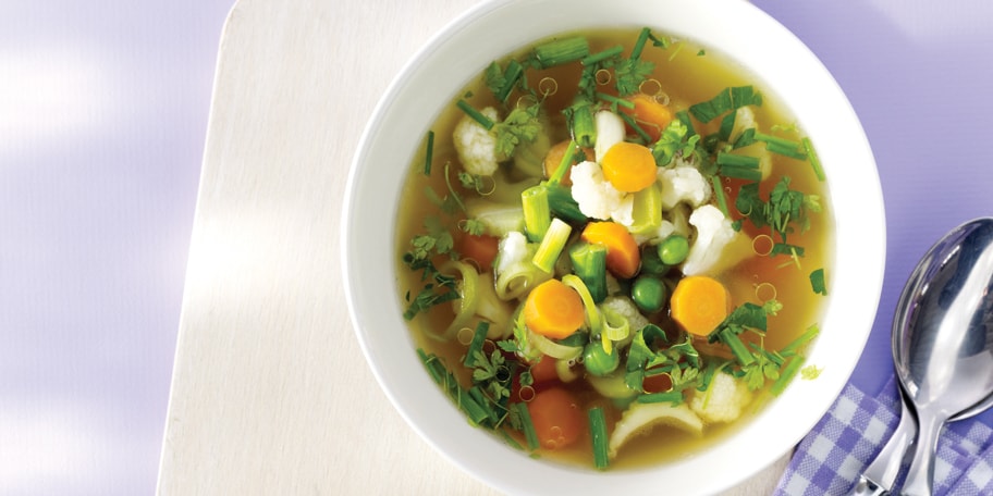 Bouillon met jonge primeurgroenten