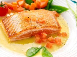 Zalmlapjes met groene botersaus