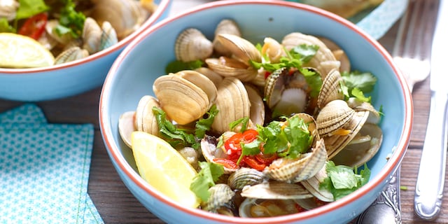 Ameijoas com pimenta malagueta (tapijtschelpen met chilipeper)