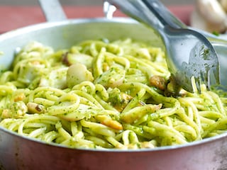 Linguine met zeevruchten en peterselie