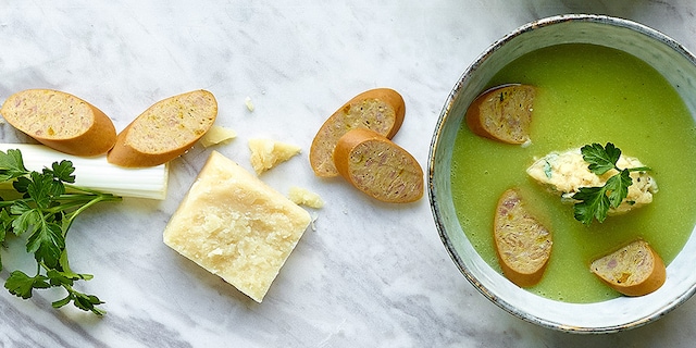 Soupe de poireaux aux quenelles de fromage