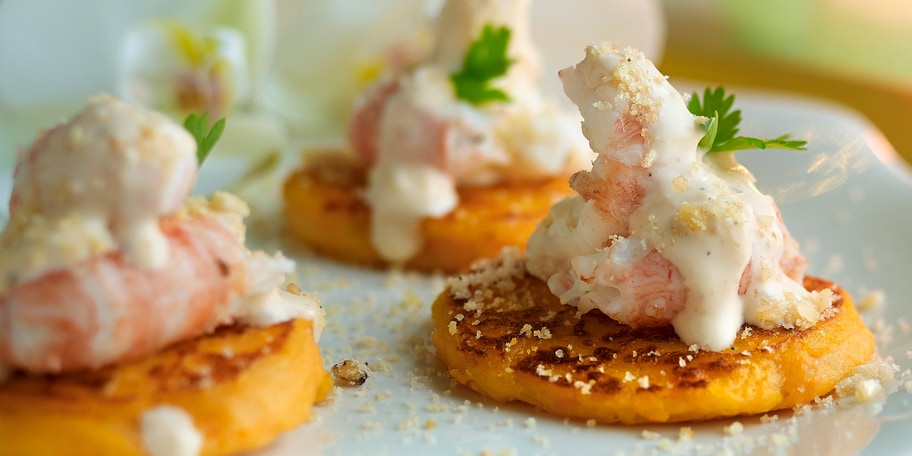 Blinis de patate douce aux langoustines