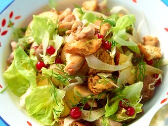 Salade de poulet aux nectarines et à la vinaigrette au romarin