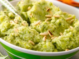 Stoemp met broccoli en pijnboompitten