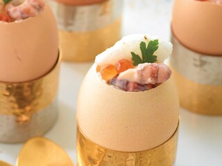 Eieren met grijze garnalen