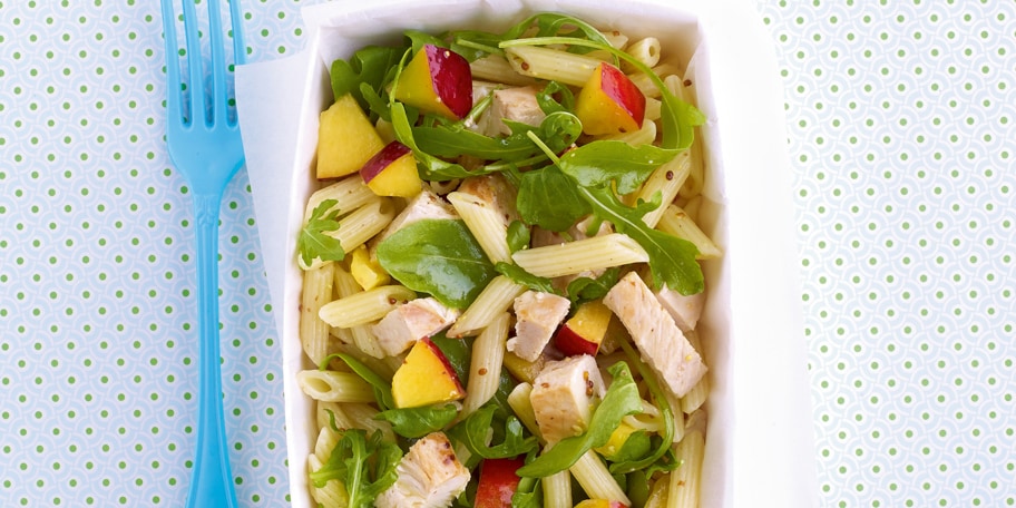 Salade de pâtes au poulet grillé et aux nectarines pauvre en sel