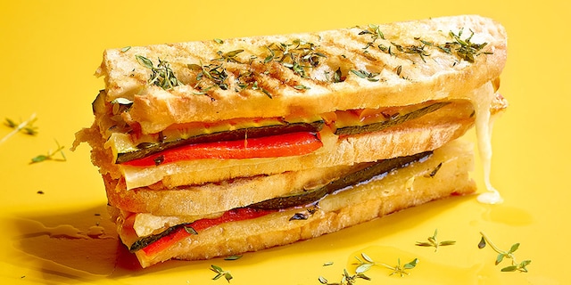 Croque ciabatta met gegrilde groenten en pecorino