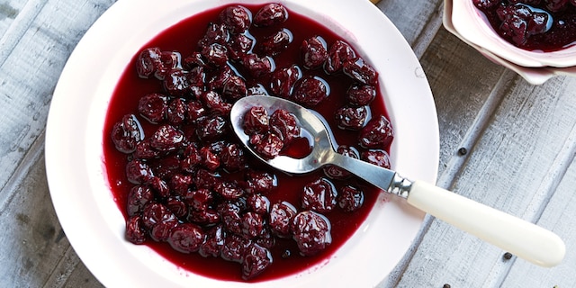 Salsa van kersen met roséwijn en zwarte peper