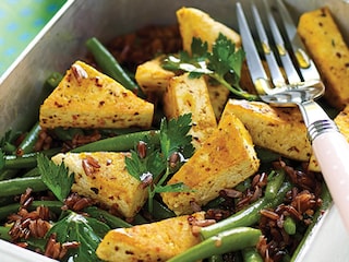 Salade de riz rouge, tofu grillé et haricots verts