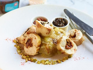 Filets de poulet farcis avec tapenade d’olives noires et de tomates séchées au soleil