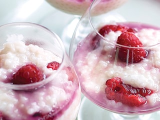 Perles du Japon au lait de coco, framboises et sirop de violette