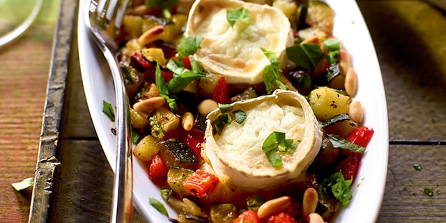 Gegratineerde geitenkaas met fijne groentjes