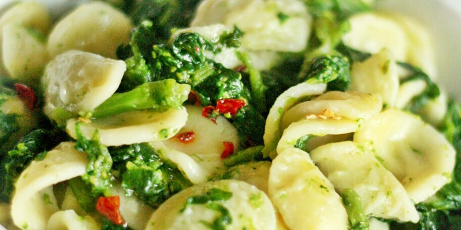 Orecchiette met broccoli en pijnboompitten