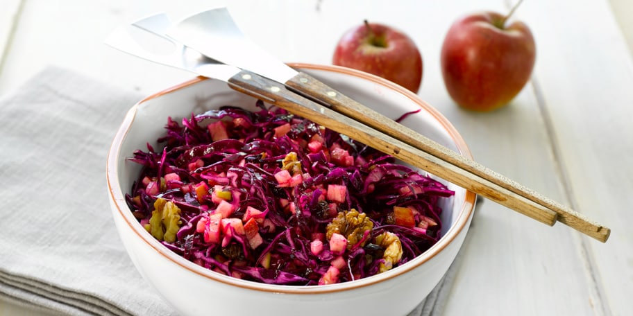 Salade de chou rouge aux pommes et aux noix