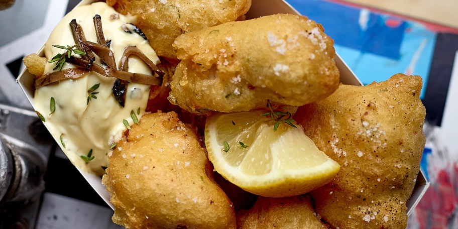 Beignets van kalfszwezeriken met truffelmayonaise