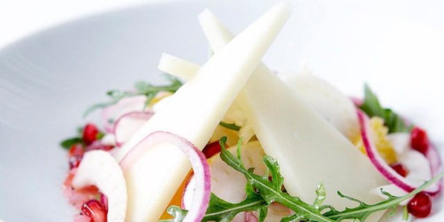 Salade van venkel, sinaasappelen en granaatappel, vinaigrette met bloedappelsien