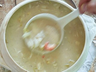 Potage de chicons aux poissons et aux écrevisses