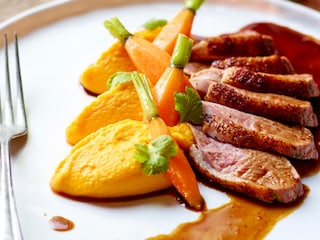 Filets de canard aux épices et purée de carottes au cumin, gingembre et coriandre