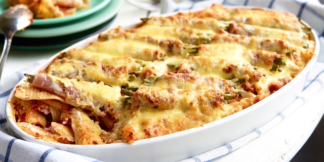 Rolletjes van sperziebonen en gegratineerde pasta