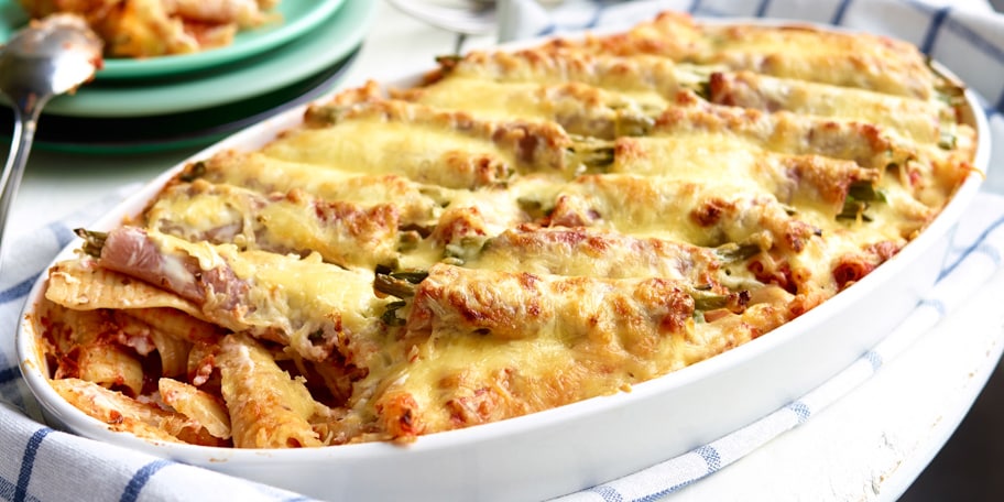 Rolletjes van sperziebonen en gegratineerde pasta