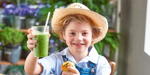 Groene smoothie met meloen, komkommer en spinazie