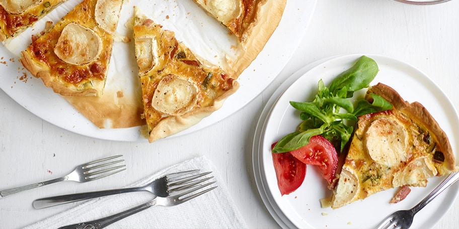 Quiche au lard grillé, courgettes et chèvre