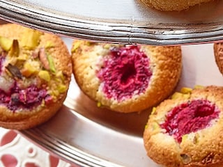 Financiers aux pistaches et aux framboises