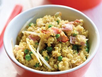Gebakken quinoa met groenten en ham