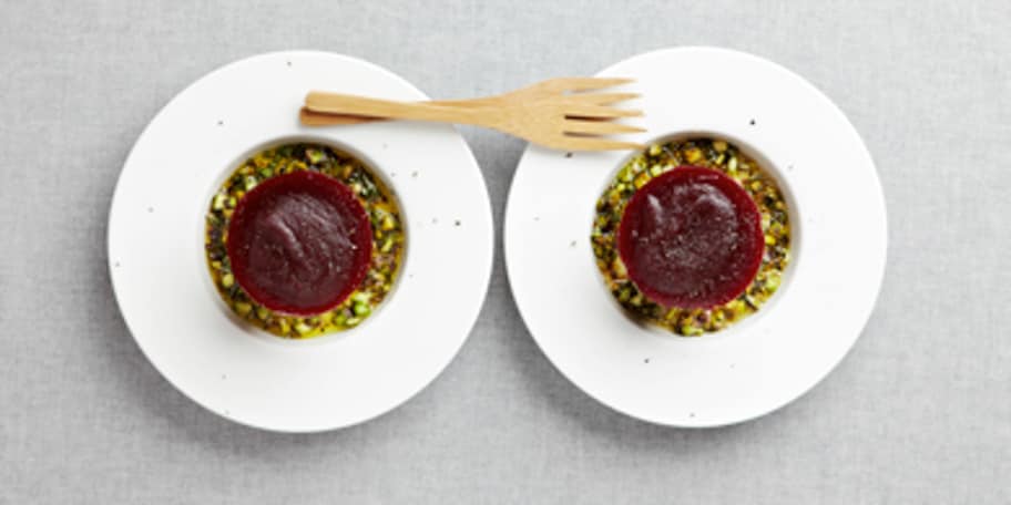 Gelei van rode biet en pistache-saus