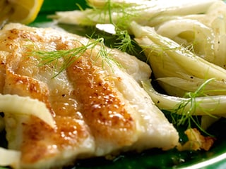 Filets de pangasius poêlés et compote de fenouil au citron