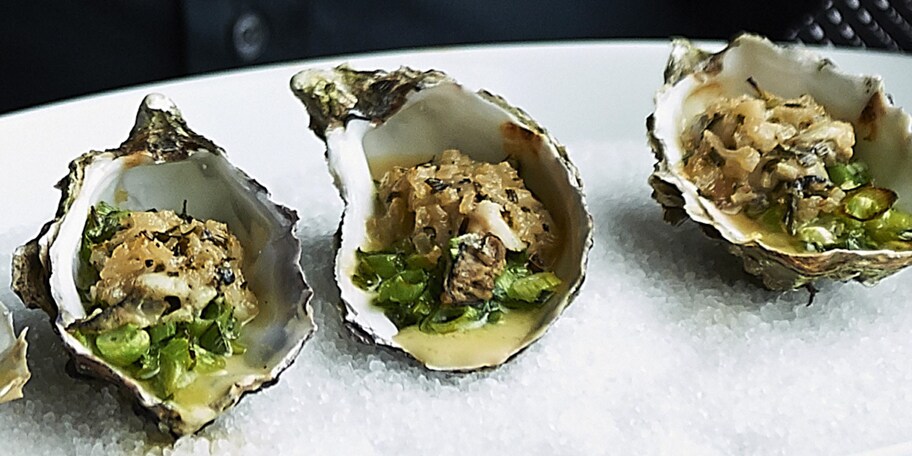 Gegratineerde oesters met champagnesaus