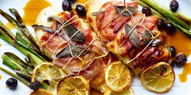 Poulet à la mozzarella, pancetta, sauge et citron
